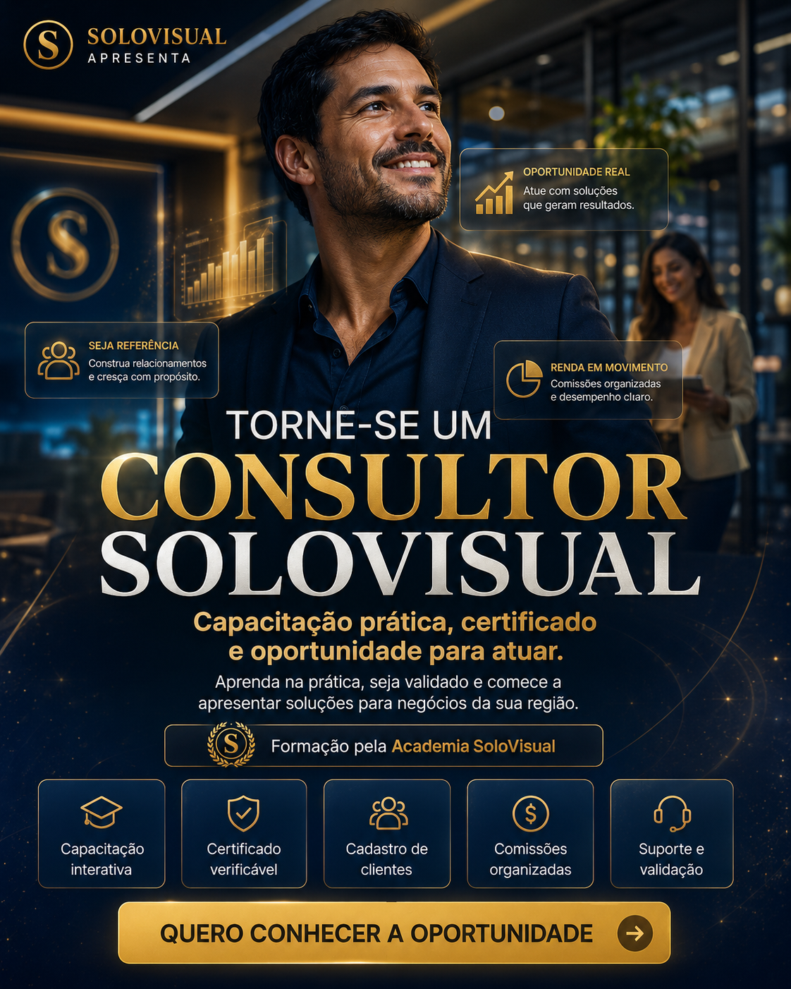Consultora SoloVisual em cadeira de rodas usando notebook — profissional preparada para atuar com autonomia.